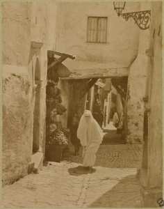 [Une rue de la Casbah d'Alger]] (Image de propagande coloniale)
