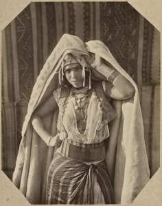 Types algériens. Femme mauresque (Image de propagande coloniale)