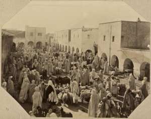 Le marché de Biskra (Image de propagande coloniale)