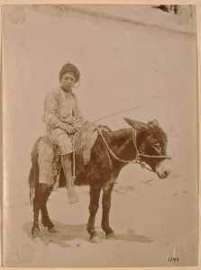 [Enfant sur un âne] (Image de propagande coloniale)