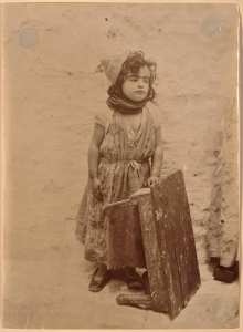 Photographie d'Algérie. Province d'Alger. [Enfant] (Image de propagande coloniale)
