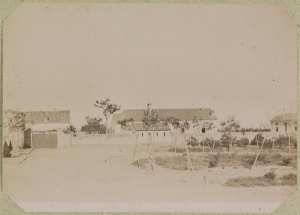 Algérie. El Aricha. Hôpital militaire vu du village (Image de propagande coloniale)