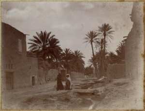 [Biskra. Une rue] (Image de propagande coloniale)