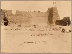 [Après le combat d'In-Rhar]. Démolition de la casbah d'In-Rhar [20 mars 1900] (Image de propagande coloniale)