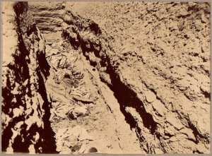 [Après le combat d'In-Rhar]. Cadavres des défenseurs de la casbah d'In-Rhar [20 mars 1900] (Image de propagande coloniale)