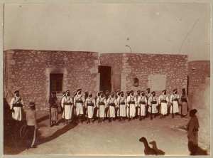 Heureuse l'unité !! [détachement de la 1ère compagnie de tirailleurs algériens à Inifel, étape de la mission Flamand] (Image de propagande coloniale)