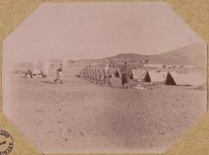 Taghit. Vue générale, à gauche un groupe de joueurs (Image de propagande coloniale)