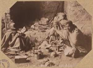 Béni-Abbès 1902. Bijoutiers juifs dans le ksar de Beni-Abbès (Image de propagande coloniale)