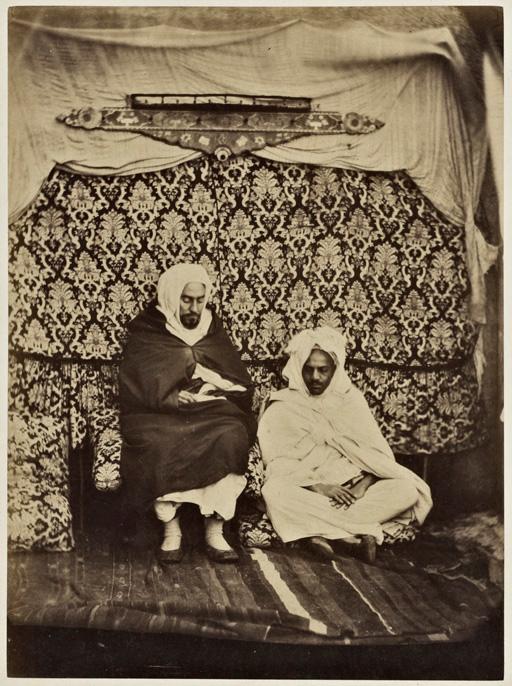 Si el Hassen ben Bou Taleb, beau-frère d'Abd-el-Kader, a épousé sa soeur Aïcha. Si Ahmet ben Mahiddin, demi-frère d'Abd-el-Kader fils d'une négresse. (Image de propagande coloniale)