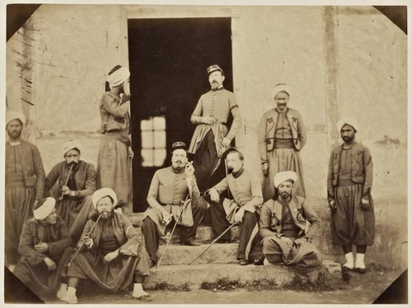 Groupe d'officiers et de sous-officiers de tirailleurs indigènes (Bône) (Image de propagande coloniale)