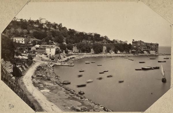 [Vue du port de Bougie du coté de la jetée Abd el-Kader (Image de propagande coloniale)