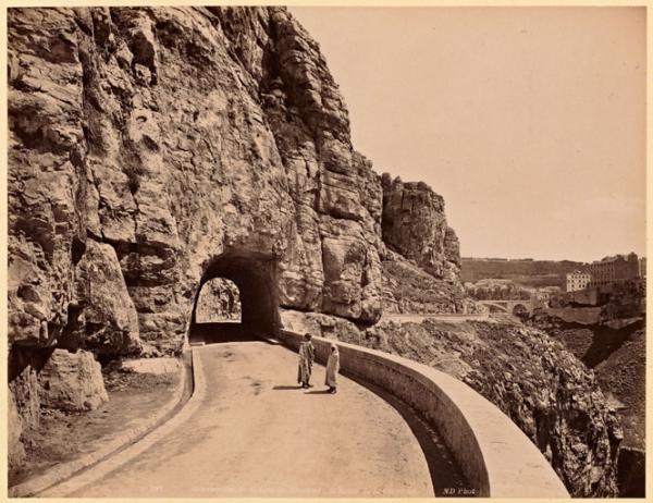 Constantine. Gorges du Rhummel. La route de la Corniche (Image de propagande coloniale)