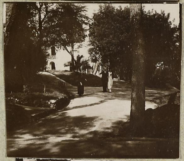 Kermoor. 1922 à 1933 [Jules Meyer avec ses proches] (Image de propagande coloniale)