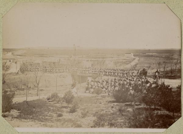 [Algérie. El Aricha'] Le bataillon de zouaves rentrant de la marche militaire (Image de propagande coloniale)