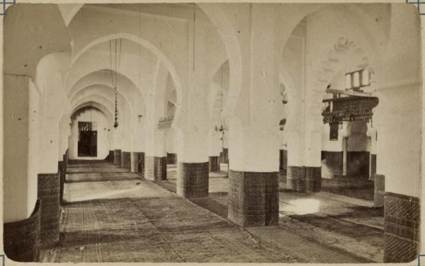 Alger. Intérieur de la mosquée Djamâ el-Kébir (Image de propagande coloniale)