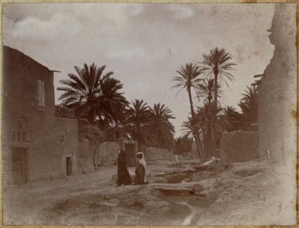 [Biskra. Une rue] (Image de propagande coloniale)