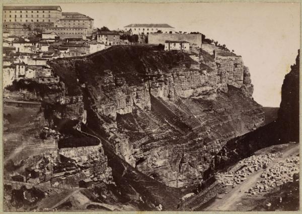 Constantine. La Kasbah - hauteur 300 m. au dessus du Rummel (Image de propagande coloniale)