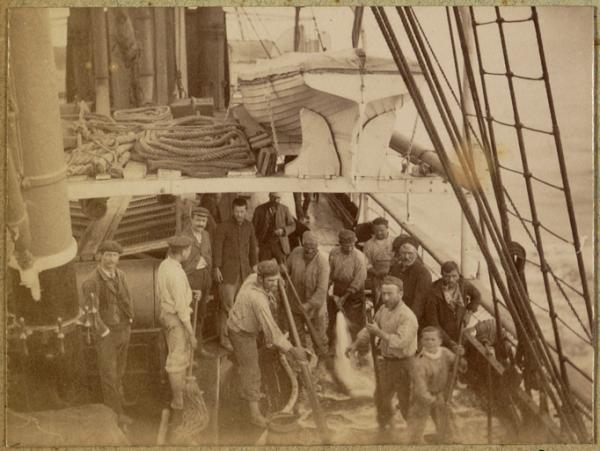 A bord de la ville de Madrid (Image de propagande coloniale)