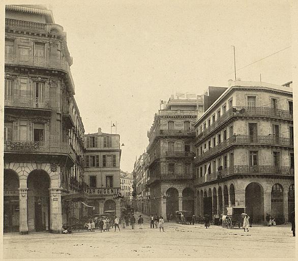 [Alger]. Rue Bab-el-Oued. [...]. (Image de propagande coloniale)