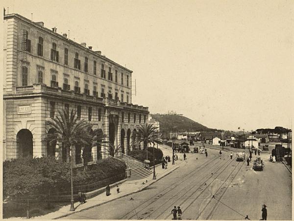 [Alger]. Esplanade de Bab-el-Oued (Image de propagande coloniale)