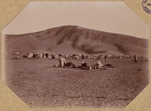 Taghit. Le camp et la grande dune (Image de propagande coloniale)