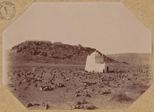 Igli. Le cimetière indigène, la redoute avec la voie d'accès (Image de propagande coloniale)