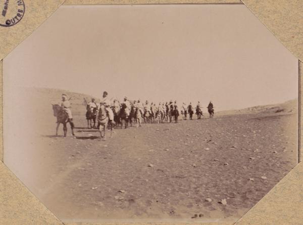 Béni-Abbès. Nos goumiers. Le départ en reconnaissance (Image de propagande coloniale)