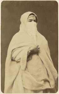 [Femme] (Image de propagande coloniale)