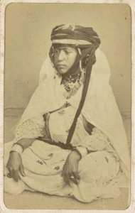 [Jeune Femme] (Image de propagande coloniale)