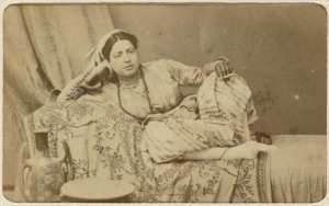 [Femme] (Image de propagande coloniale)