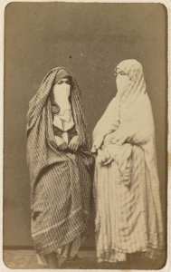 [Femme et sa servante] (Image de propagande coloniale)