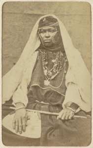 [Vieille femme] (Image de propagande coloniale)