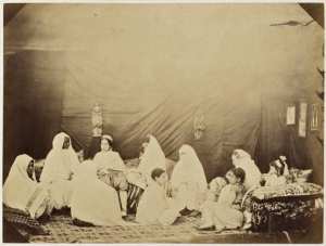 Mauresques en visite (costume de ville) (Image de propagande coloniale)