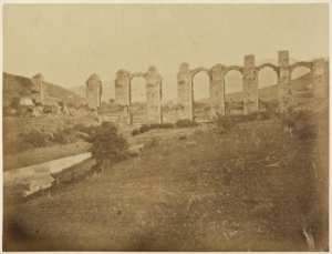 Ruines d'un aqueduc romain près Cherchell (Image de propagande coloniale)