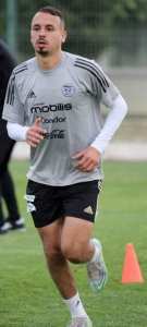 Décès de l'attaquant algérien de l'USM Alger, Billel Benhamouda dans un accident de la circulation.