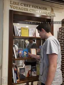 Petite bibliothèque au restaurant L'Equinoxe