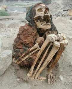 رأى نوح عليه السلام إمراة تبكي فسألها لماذا تبكين