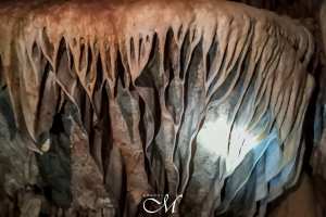 Les stalactites ruban à Ghar Sehad en Djorf el Agueb, Djebala