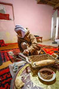 Un café chez un nomade avec une hospitalité légendaire