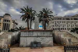 Plaque commémorative et liste des Chouhadas de Sidi Belabbes au rond point de la Wilaya