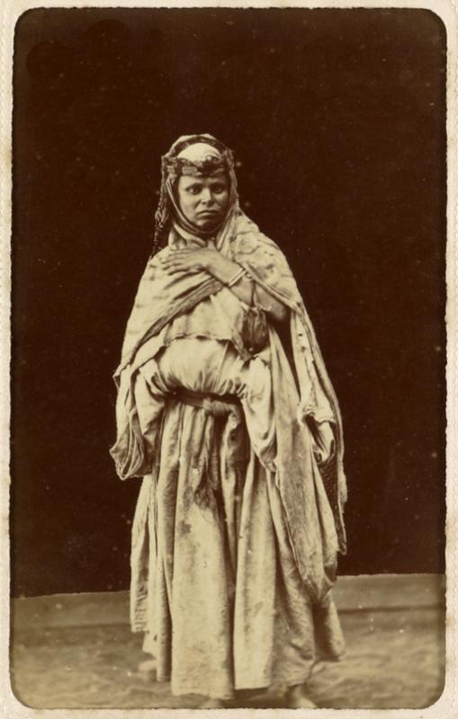 [Femme] (Image de propagande coloniale)