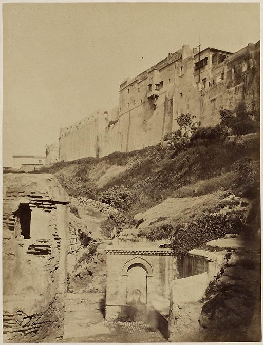 Fontaine près de la Porte-Neuve (Alger) (Image de propagande coloniale)