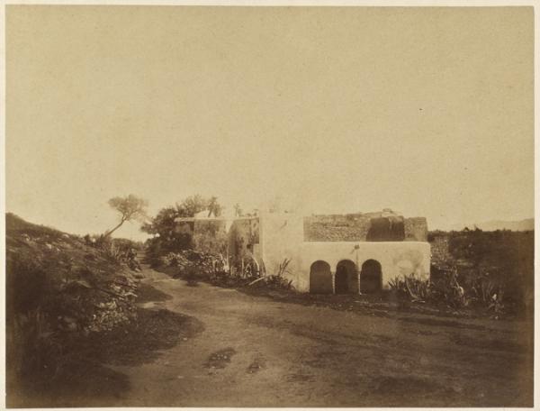 Ruines d'un ancien fort et Kouba à Bouzaréa (Alger) (Image de propagande coloniale)