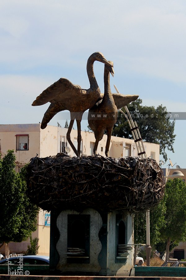 Rond point des cigognes à Relizane