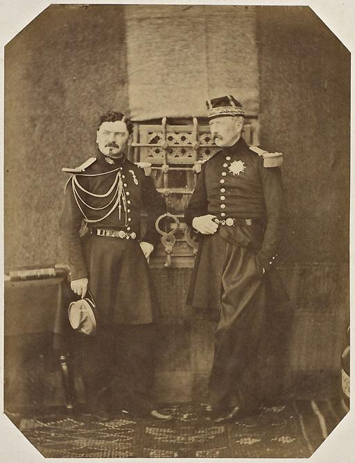 MM. le général de Mac-Mahon et le commandant Borel (Image de propagande coloniale)