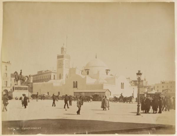 Alger, place du gouvernement (Image de propagande coloniale)