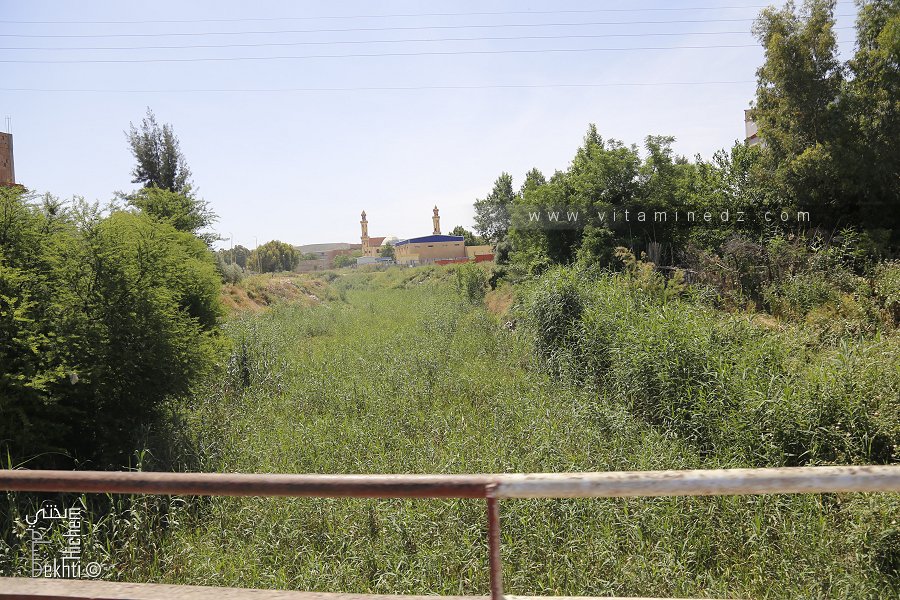 Oued Menasfa coupant Mendes en deux