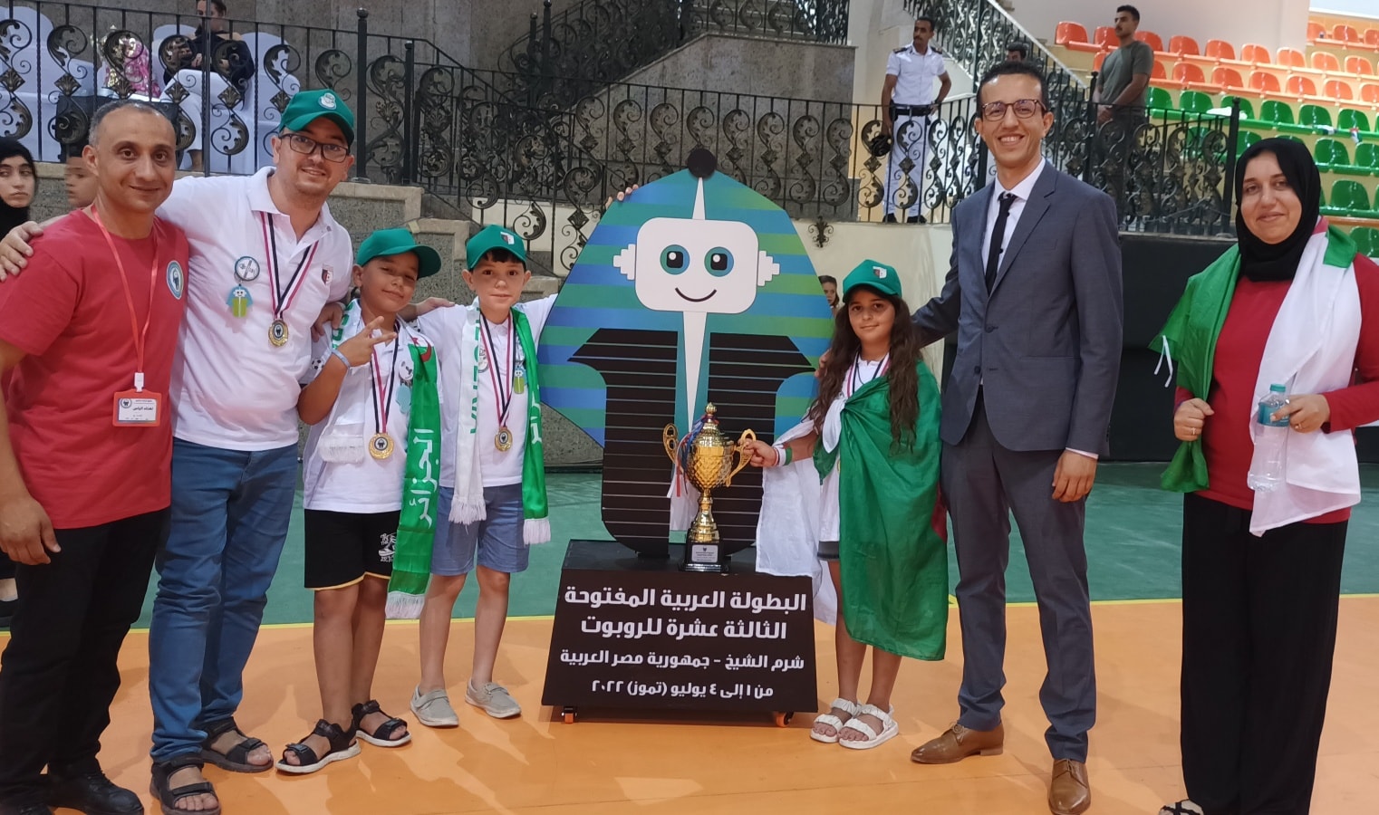 ألف مليون ثرليون مبروووووك لأبناء الجزائر