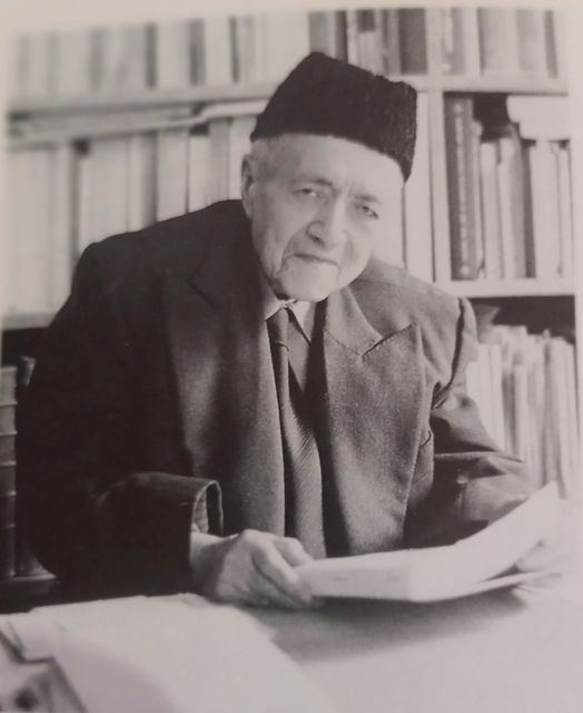 هذا ليس كاتبا مغاربيا أو عالما عربيا!