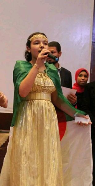 الشاعرة الواعدة الجزائرية زعزع ندى فادية (12سنة)